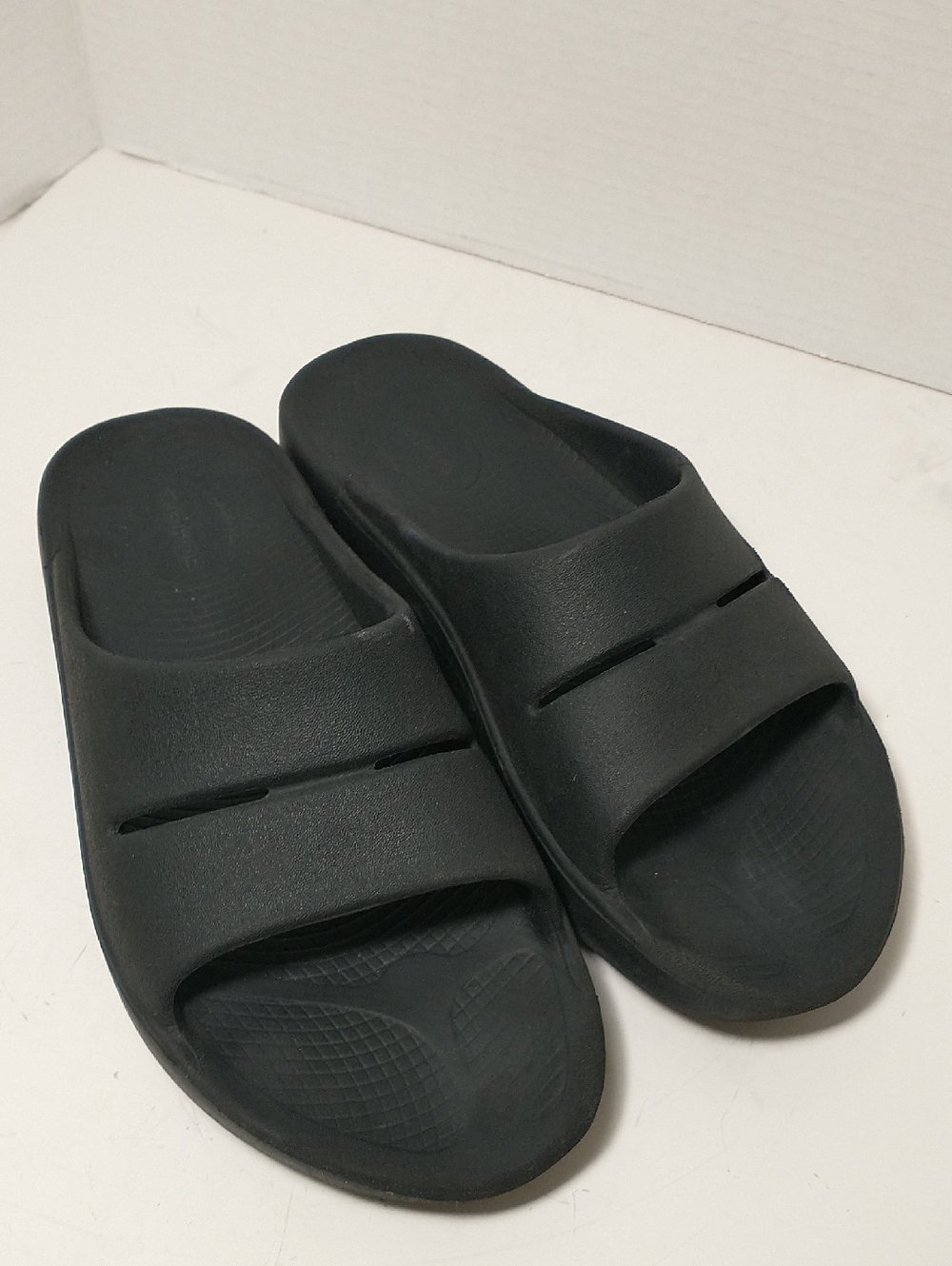 Oofos Black Slide Slip On Sandals, Men's Size 6, Women's Size 8 Euro Size 39